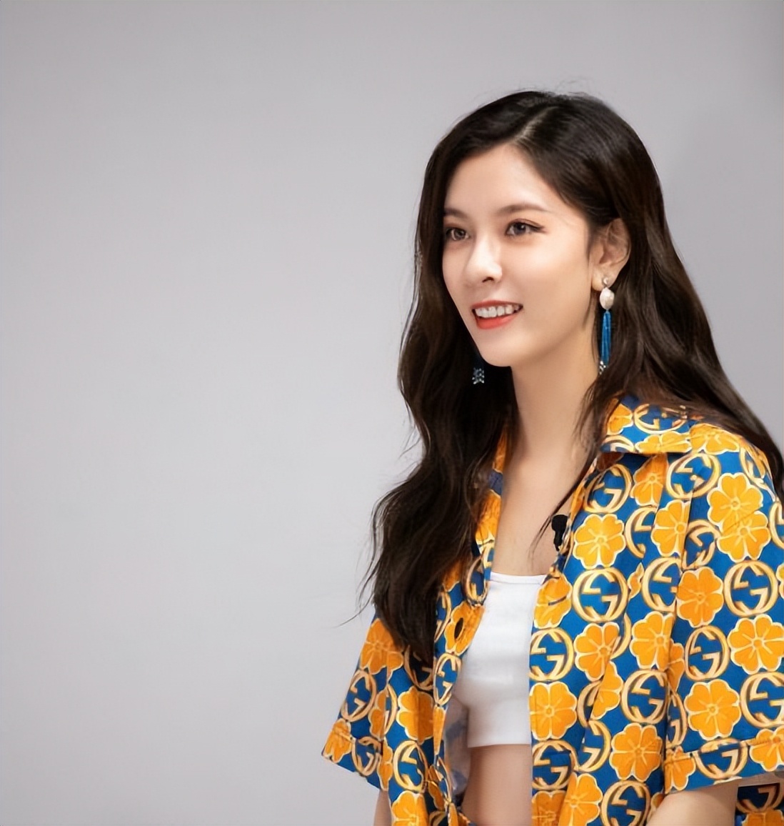 曾在JYP进出道组，后因膝盖受伤退出，参加内娱选秀圈粉无数