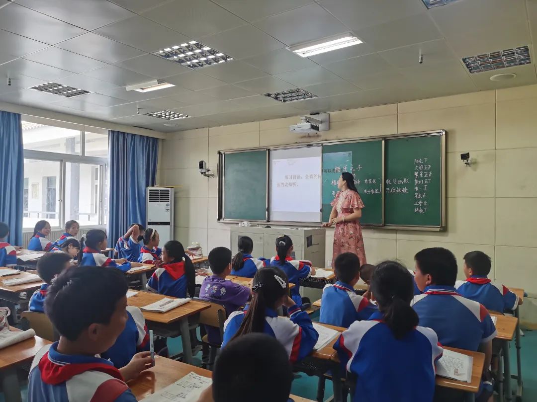 齐心教研 匠心筑梦——黄龙溪学校五六年级语文教研组六月活动掠影