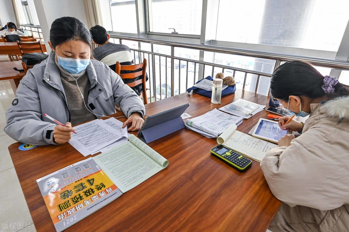 考研初试成绩尚未公布，十大热门话题引发考生广泛关注与热议