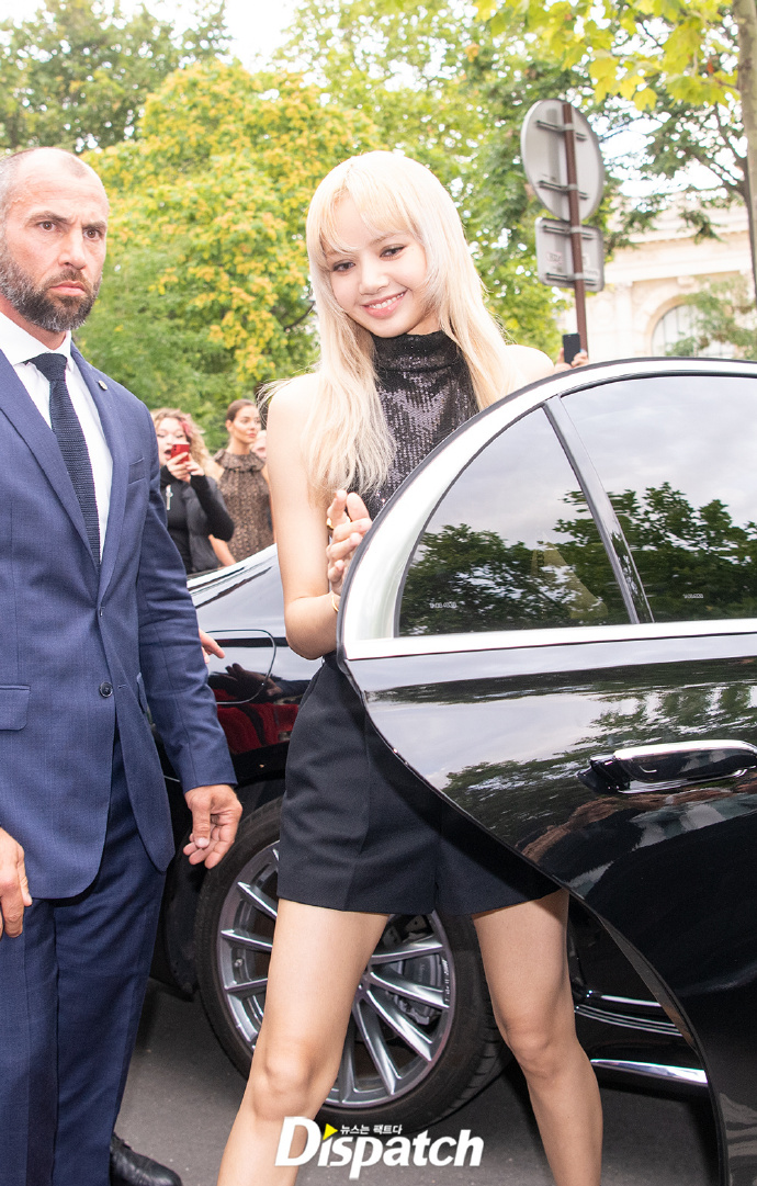 韩星出席时装周：泫雅男友辣眼，权志龙有“姨味”，朴宝剑头发油