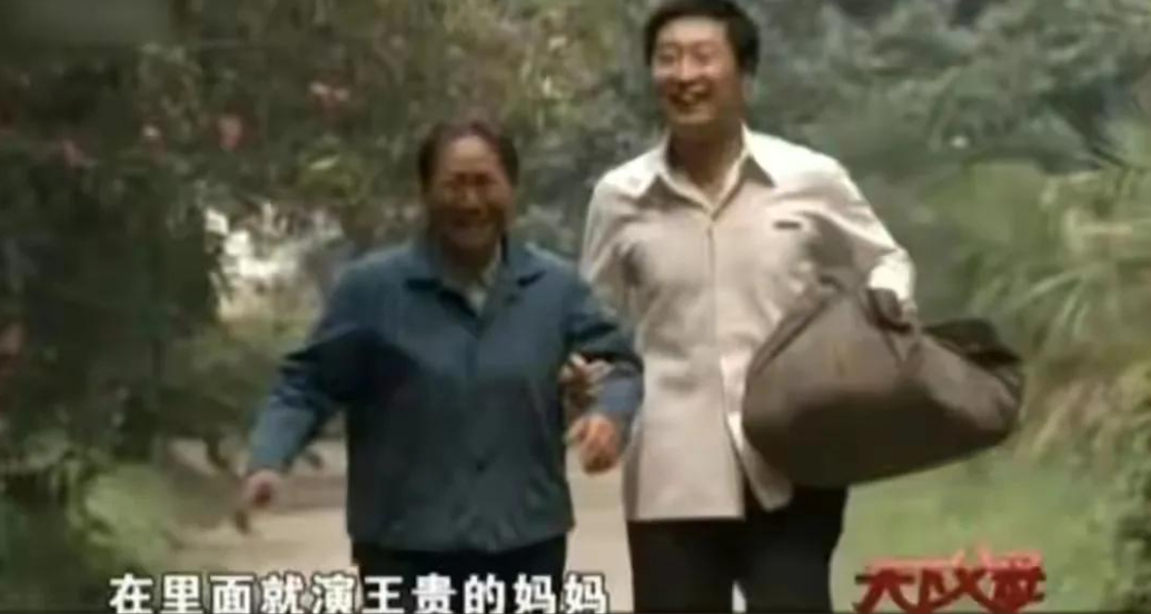 “百亿老太”苇青：荧屏上的扮丑卖惨只是表象，她的故事很励志