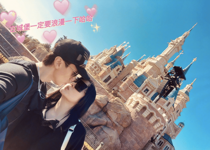 吴尊一家首次在中国过春节，夫妻庆祝相爱26周年，送花送吻超浪漫