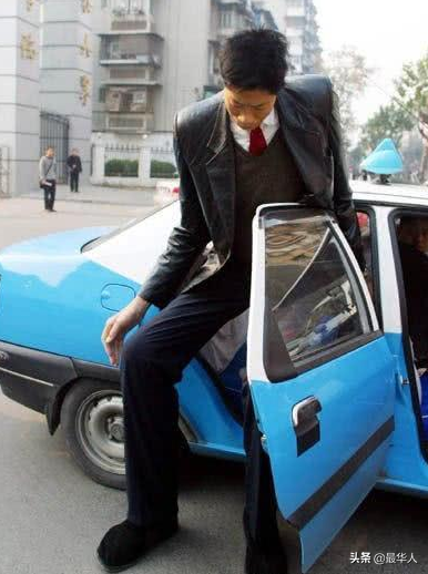 亚洲第一巨人张俊才：比姚明还高半个头，22年前娶妻却至今无子