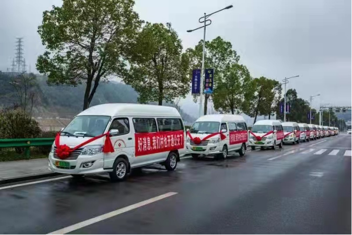 快遞“坐“上公交車 城鄉公交大有作為