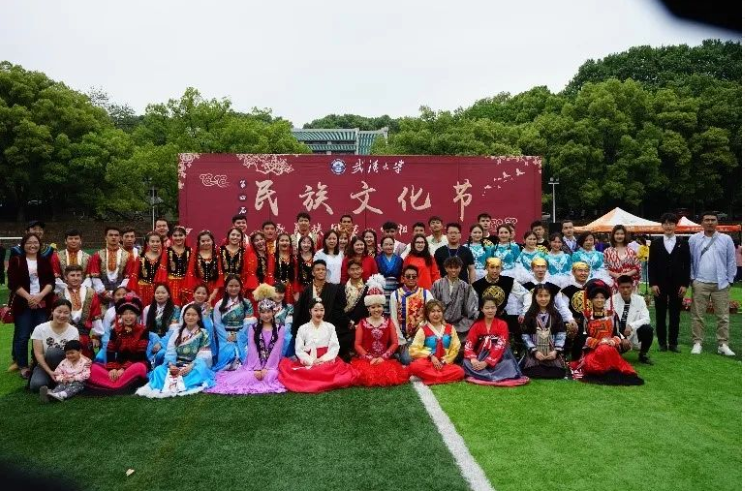 毛主席亲临视察！湖北这所高校：从“中国最美”走向“世界第一”，霸气十足！