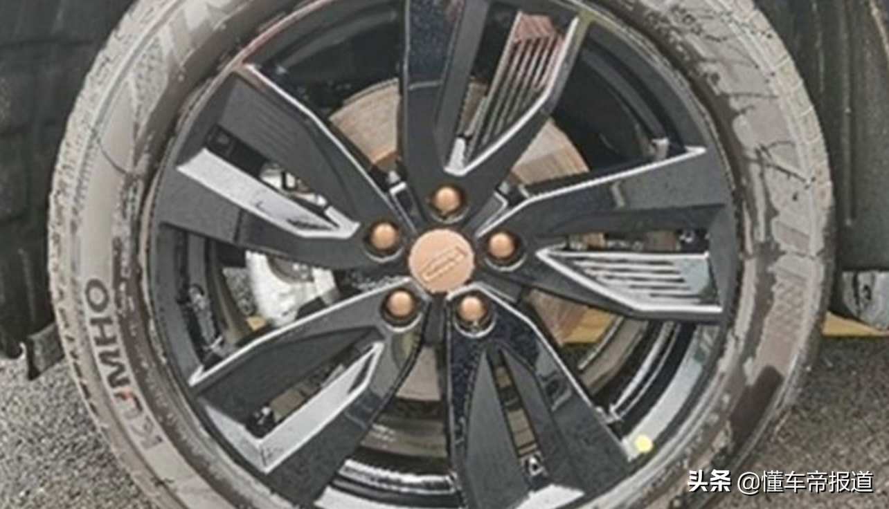 新车 | 细节增加金色元素点缀，吉利豪越黑金限定版3月8日亮相