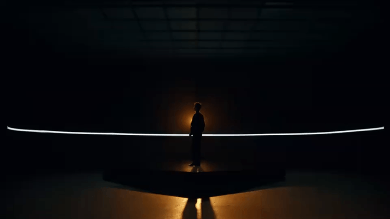 YSL代言人肖战真帅啊，简约黑色西装，俊逸潇洒姿态比夜色更迷人