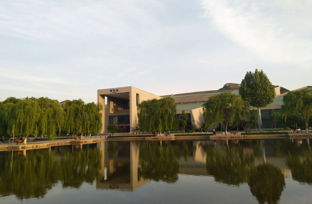 神奇：成人大专7年从高职升为公办普通本科高校，名字像民办