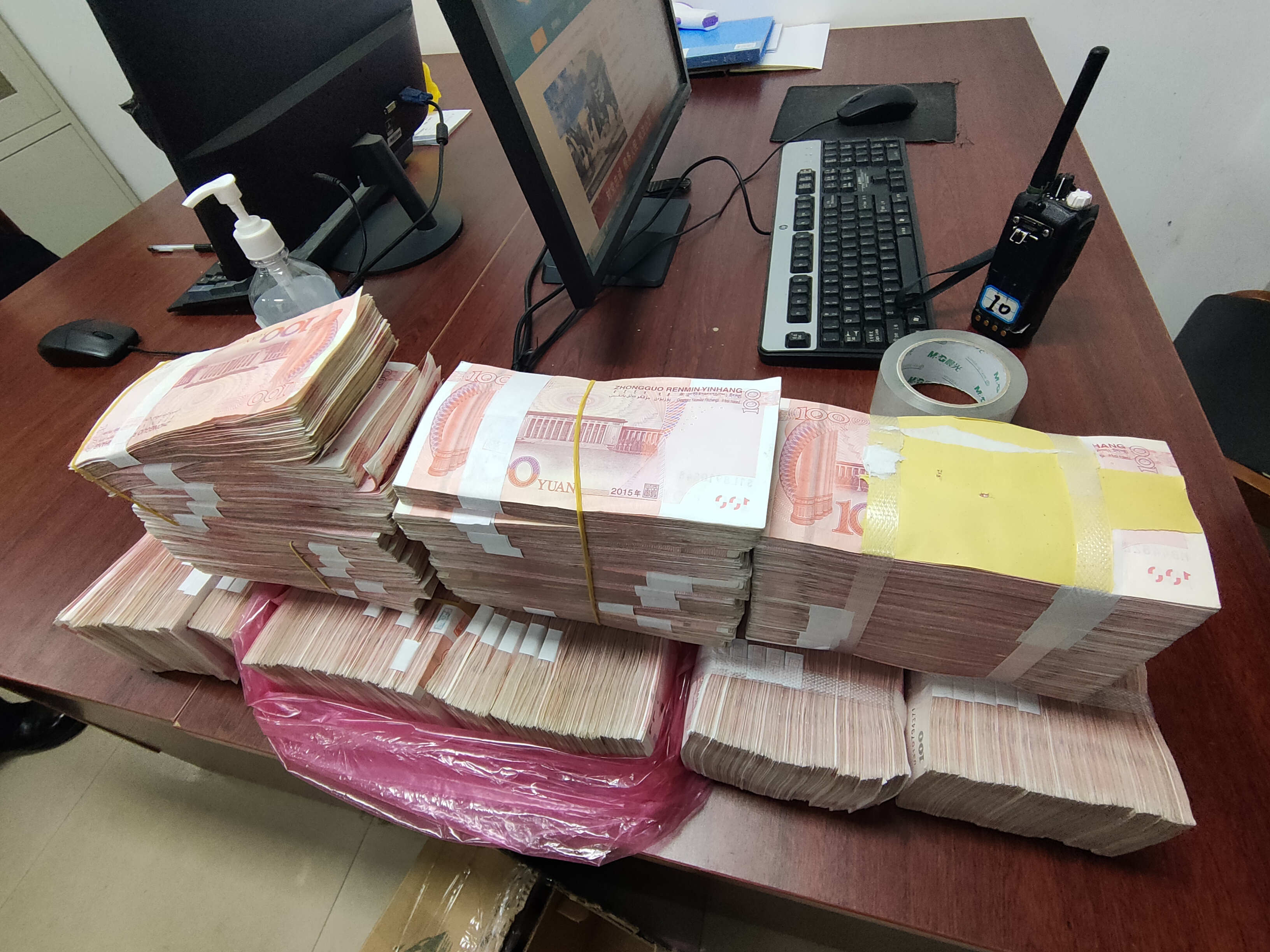 春运暖心事！洛阳铁警200公里护送携80万现金旅客