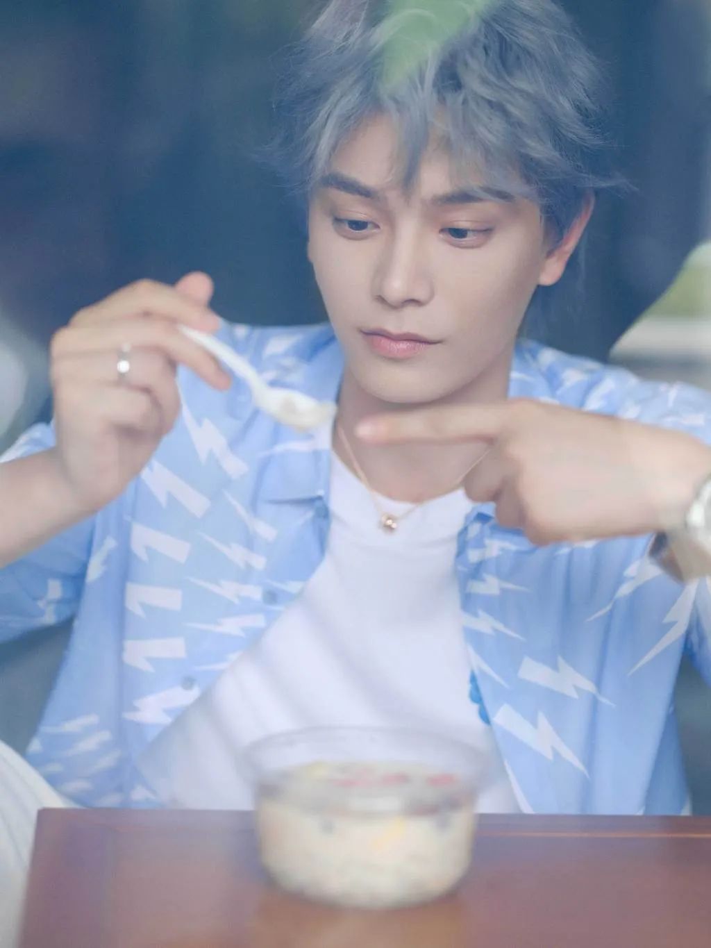 赵露思被田曦薇碰瓷？周震南复出开演唱会？张钧甯许光汉恋情？