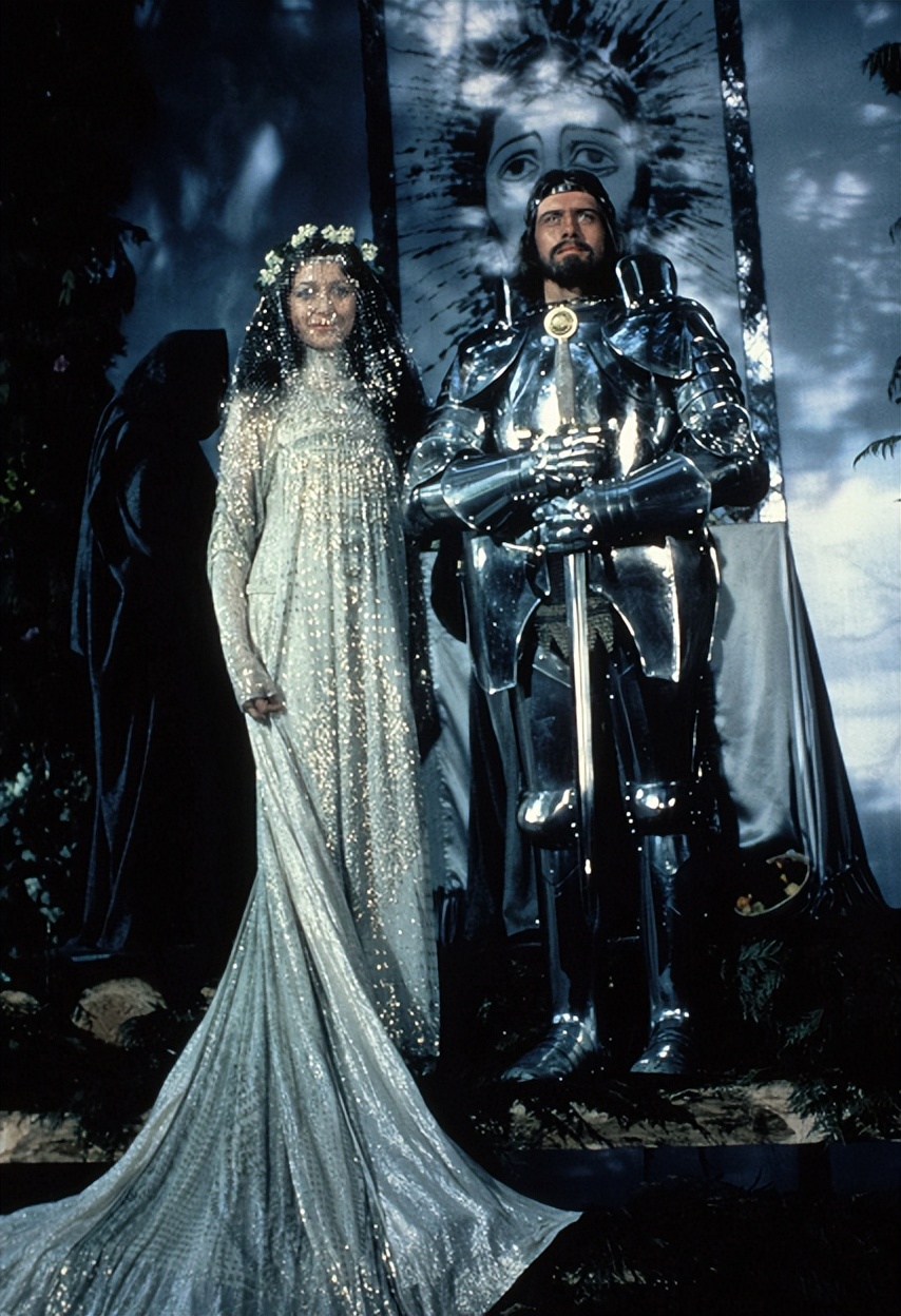 “彪悍”老爸连姆·尼森：两次求婚国民女神，妻子去世1年后约会