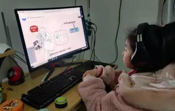 北京疫情出现新变动，部分中小学停止线下授课，家长悲痛万分
