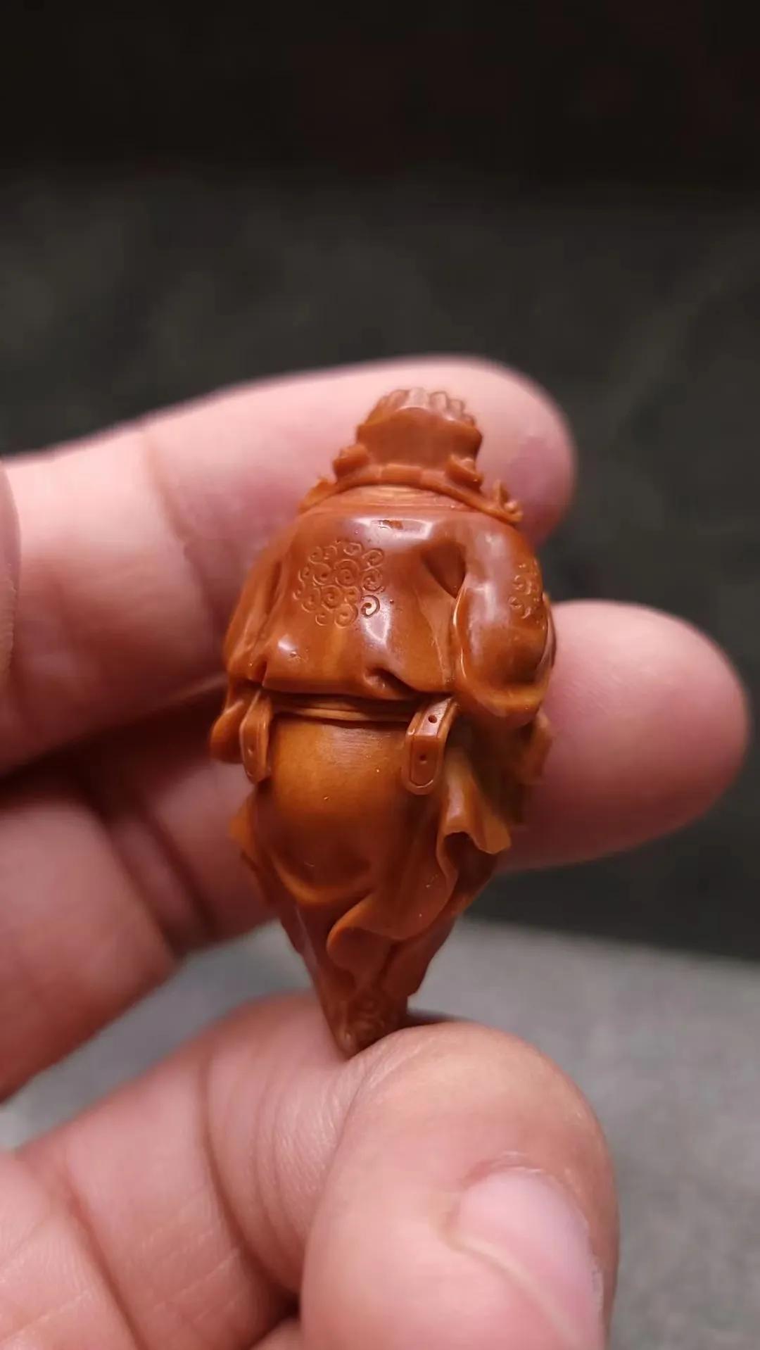 「财神到」精品核雕作品