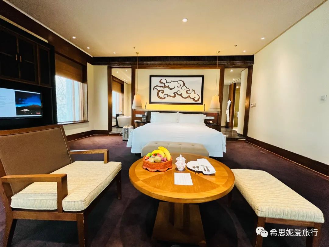 住进世界上最高的一家瑞吉度假村，在离天空最近的地方做一个梦