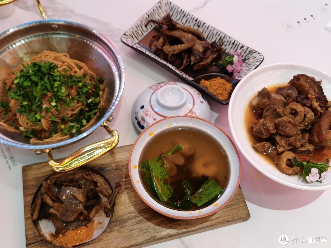 旅行就要边走边吃：舌尖上的昆明，盘点我在昆明吃到的各种美食