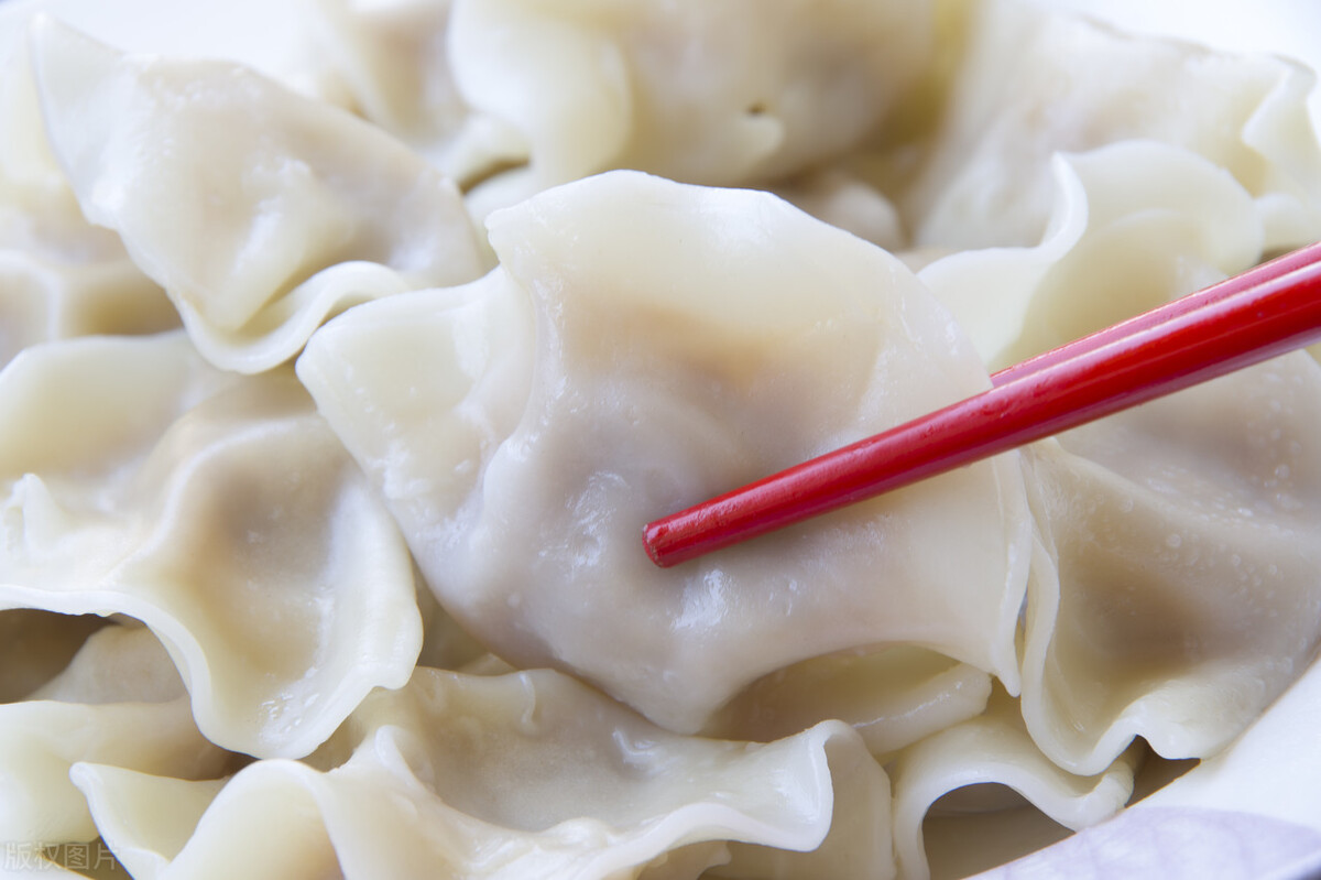 如何煮速冻饺子不破皮？很多人第一步就错了，教你4个点，请牢记