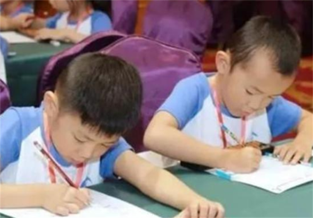 何雪豪：8岁被特招入伍，成为特种兵，学费由国家承担