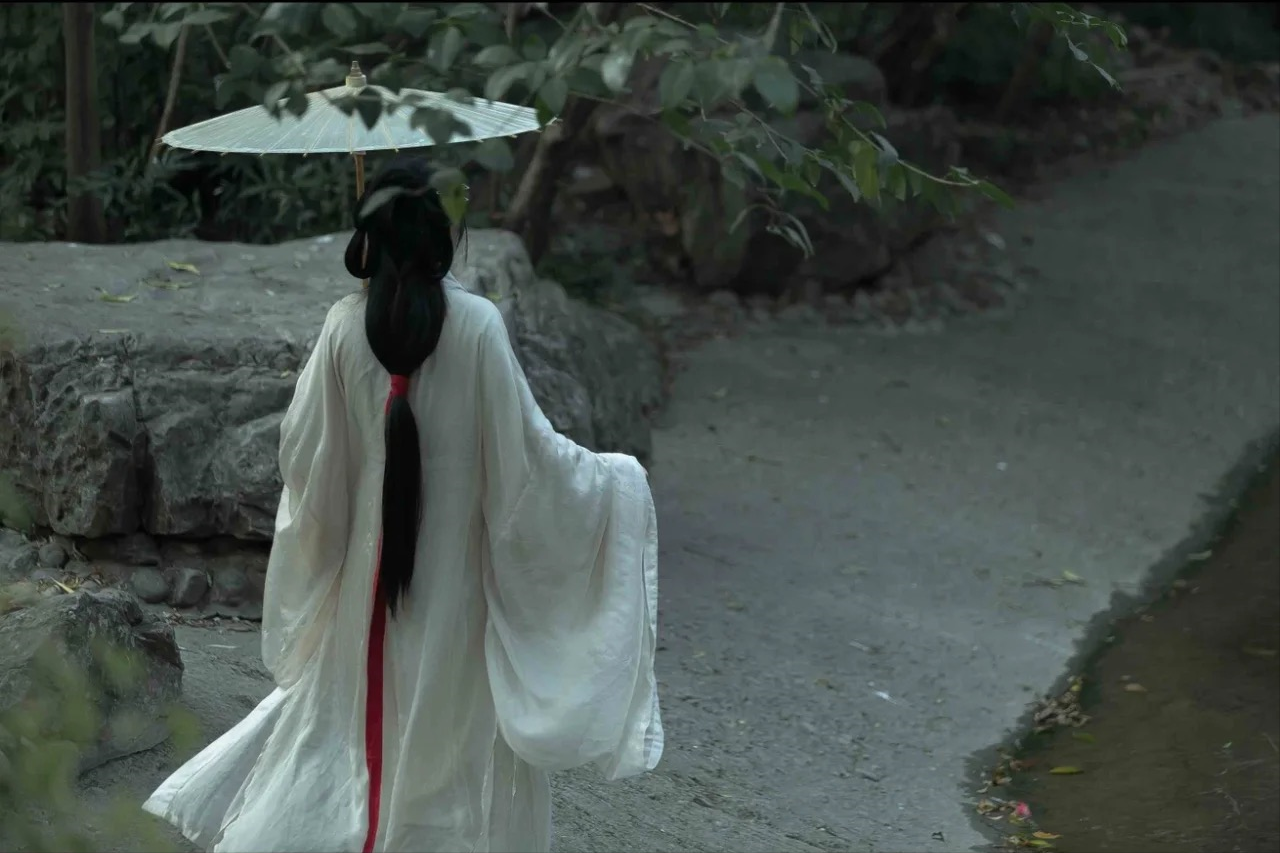 520特集-关于爱情遗憾唯美诗词：又是一年情意时，旧人可曾倚身旁