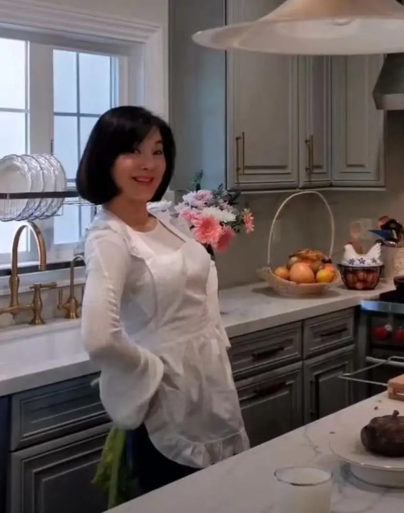 歌手陈红：退出歌坛嫁李军，离婚后对簿公堂声誉尽毁，人生太坎坷