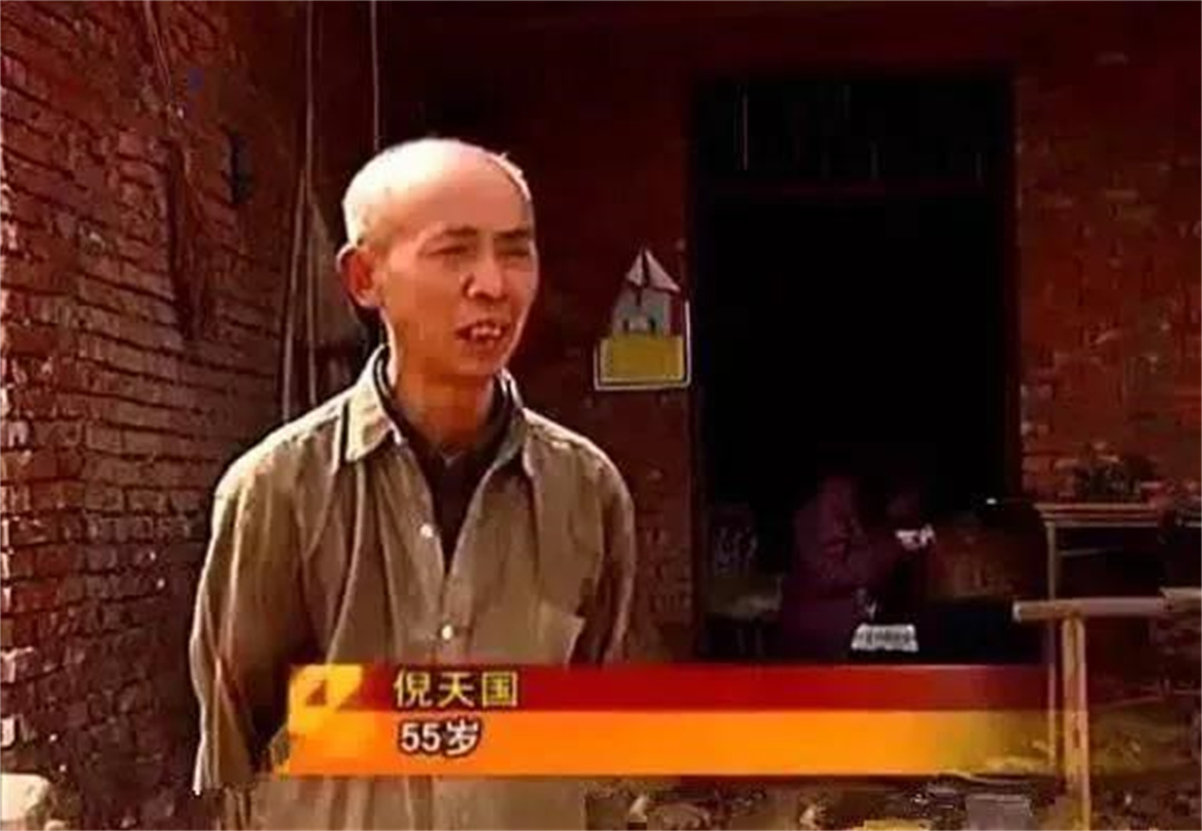 1995年的四川，老汉花120元买下女大学生，二人竟同住猪圈17年