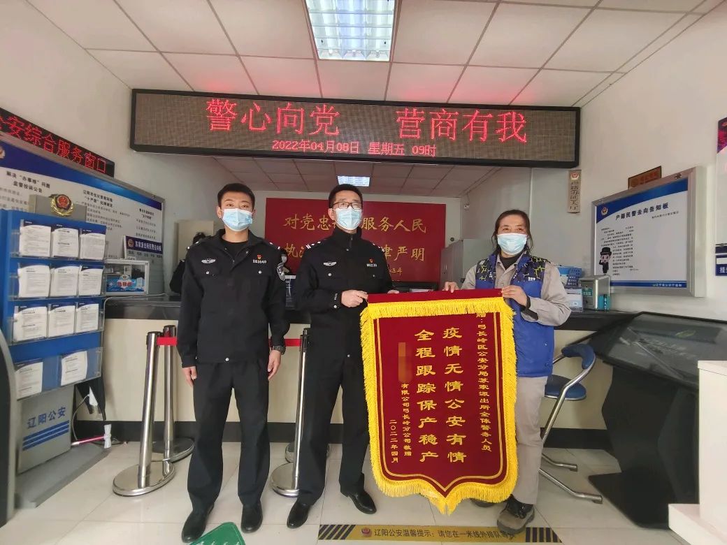 企业生产物资短缺 民警全程护送运输车辆