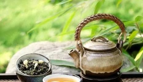养生贵养心，养老钱先行。反之，何谈优雅的老去