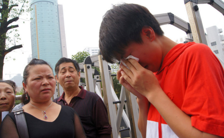 父母“投机取巧”的一个举动，让儿子无学可上，高考659分白考了