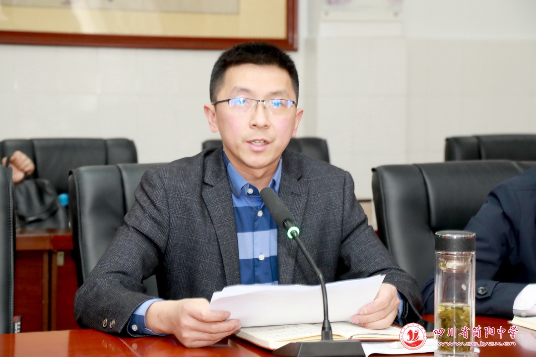 四川省簡(jiǎn)陽(yáng)中學(xué)語(yǔ)文組開(kāi)展大討論活動(dòng)(圖3) 四川省簡(jiǎn)陽(yáng)中學(xué)語(yǔ)文組開(kāi)展大討論活動(dòng)(圖3)