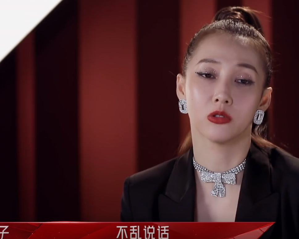 有一种“情商洼地”叫做弦子，19岁出道歌比人红，不会说话是硬伤