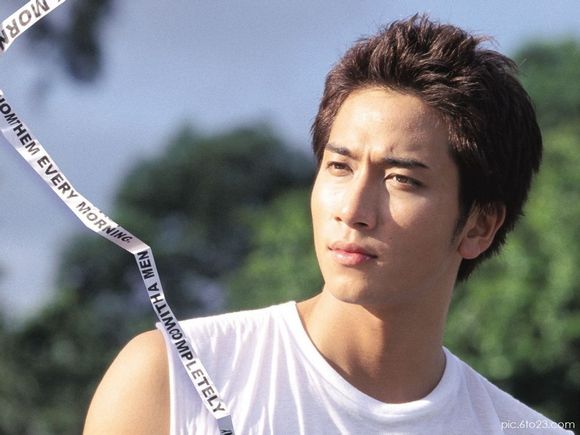 无线五小生境况悬殊，有人成“最老张无忌”，有人发福疑退圈