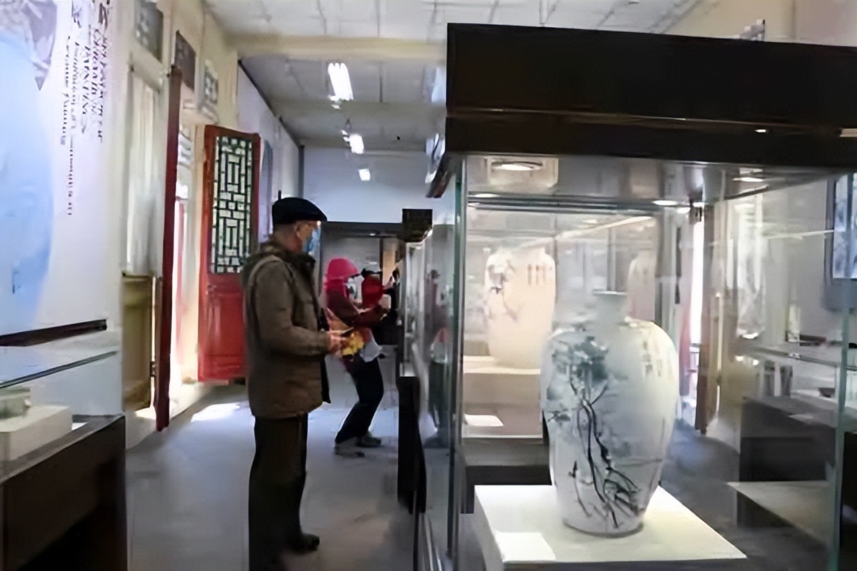 “瓷画同辉——当代瓷绘艺术作品展”在北京市紫竹院公园启幕