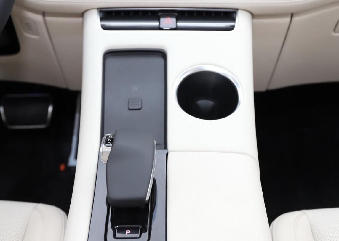 进一步去赛力斯化，华为AITO问界M5首发预售25~32万元