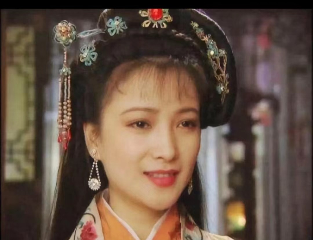 红极一时却突然“消失”的15位明星：林芳兵险毁容，利智为爱息影