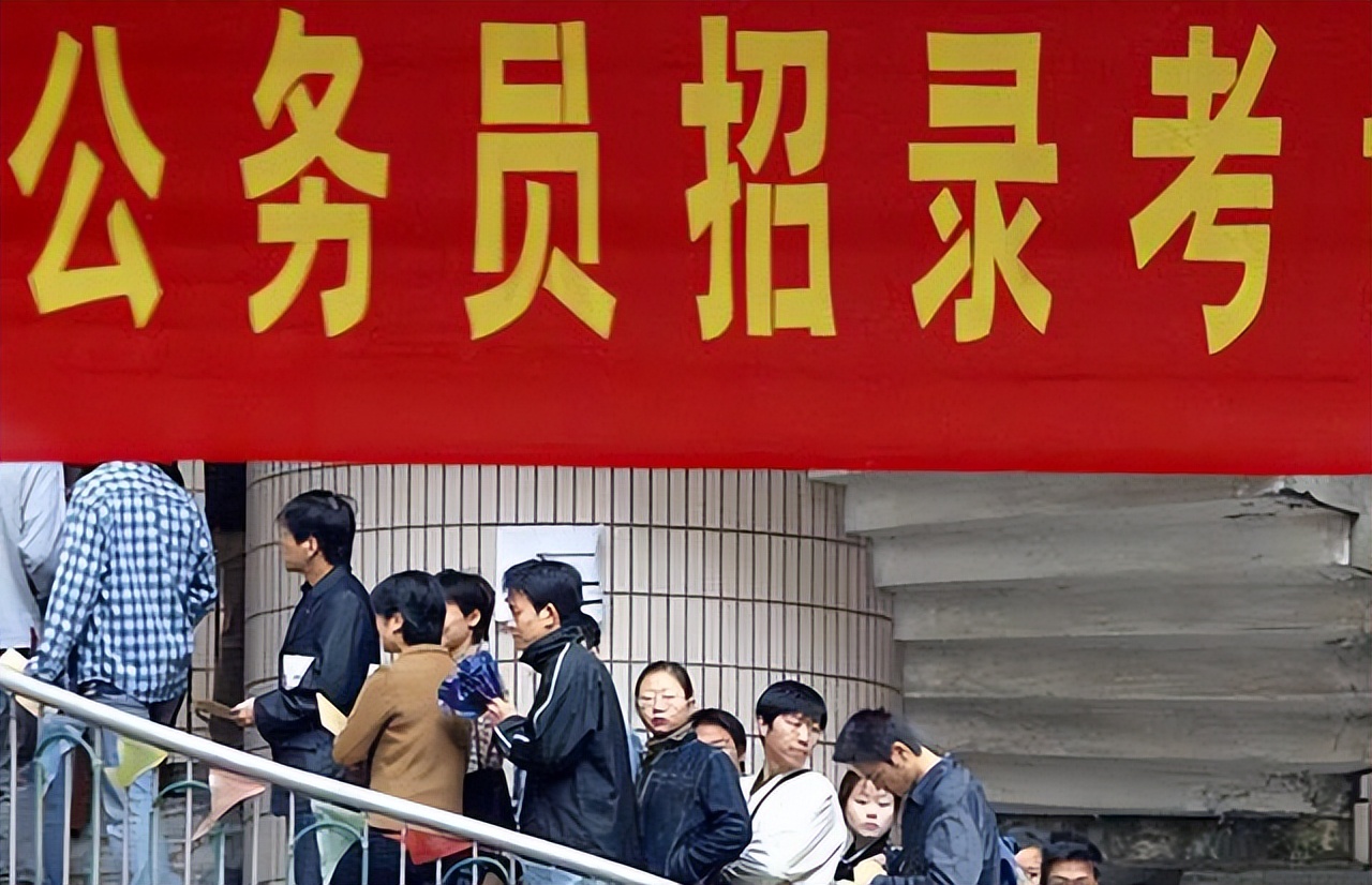 六大管理类专业，只有三个是公考热门专业，工商管理上榜