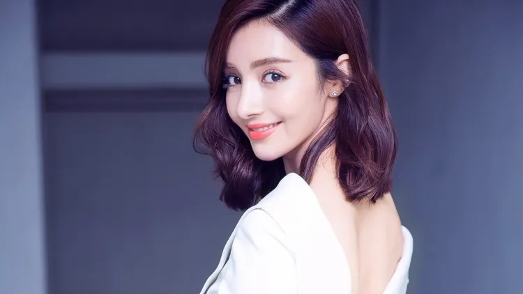 “天山”出大美人,10位新疆女明星,个个盘正条顺,美得各有千秋