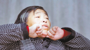 2009年，上海女硕士带母求学被拒自杀，校方回应：可赔偿，不道歉