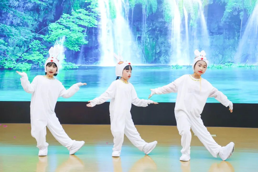 花田花绽，阅读悦心｜双流区黄甲小学举行读书节之阅读表演赛