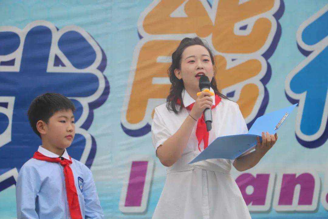 成都市双流区实验小学外国语学校有序推进新队员入队仪式课程