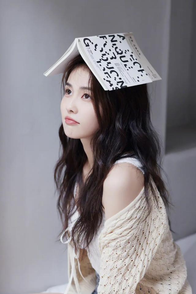 白鹿为baby宣传新剧，爱情应该有的样子和半是蜜糖半是伤梦幻联动