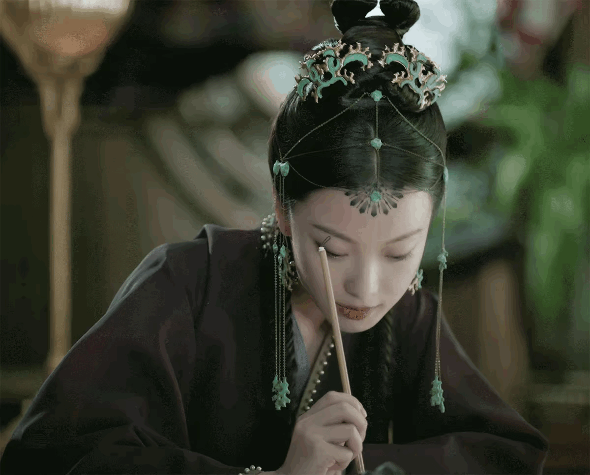 倪妮这个额饰居然是画上去的，剧组好用心