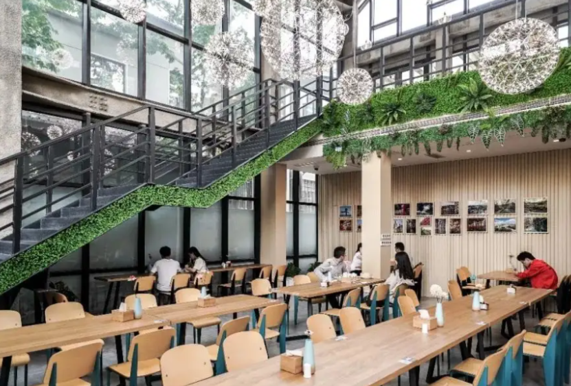 国内“超豪华”的985大学，光食堂就有37个，考上的学生有福了