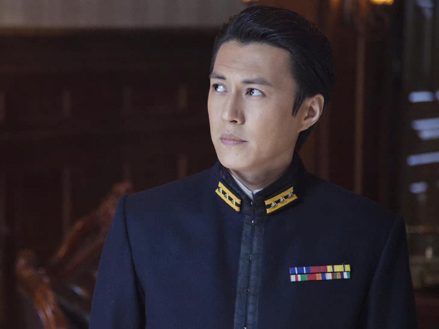 年轻时“平平无奇”，中年后魅力大增，这4位男演员越老越吃香