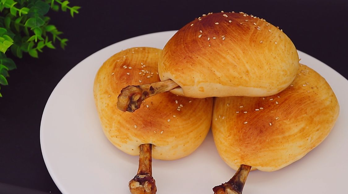 天气寒冷，碰到这面包，我绝不手软，包上大鸡腿，吃着真过瘾