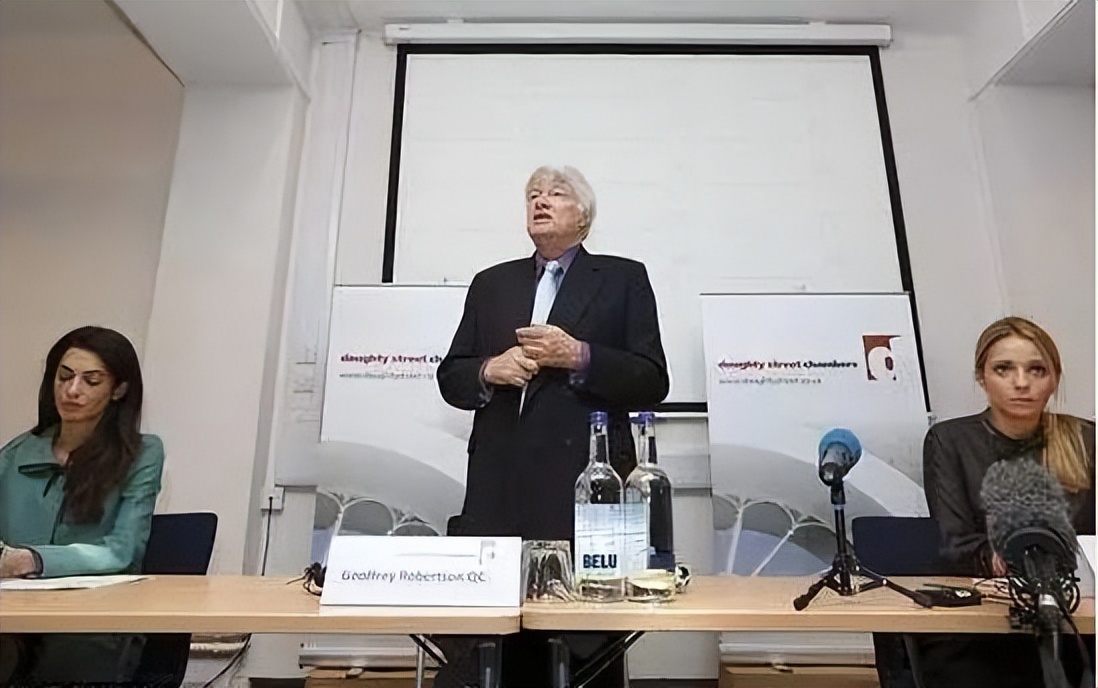 最美律师艾莫：打败21位情敌让奥巴马作证，治好恐婚症奥斯卡影帝