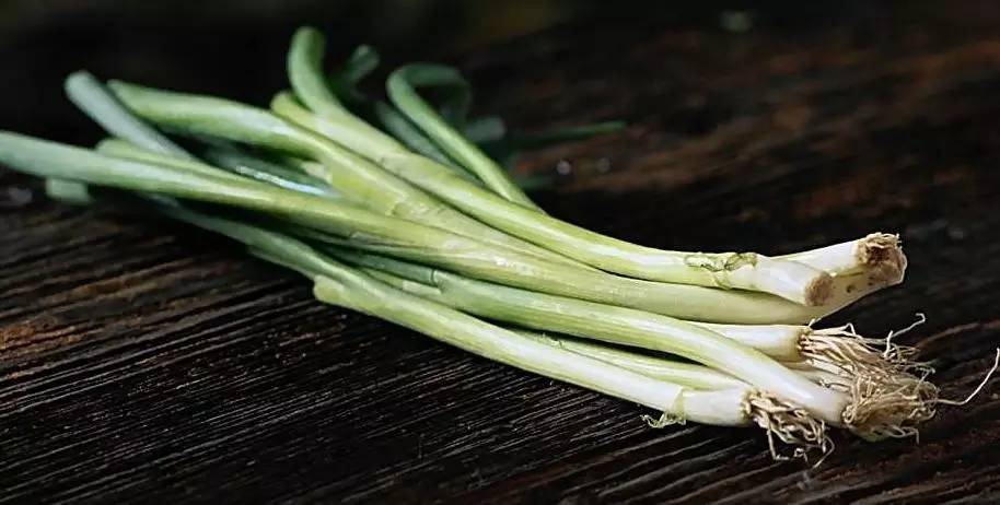 大葱的花苞，其实是个养生宝贝？懂得吃有这几种好处，健康又解馋