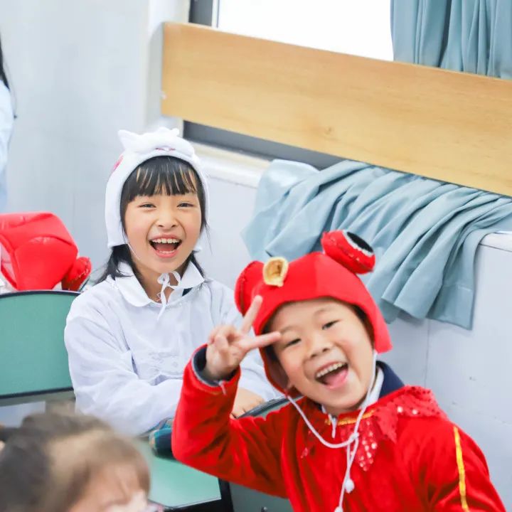 花田花绽，阅读悦心｜双流区黄甲小学举行读书节之阅读表演赛