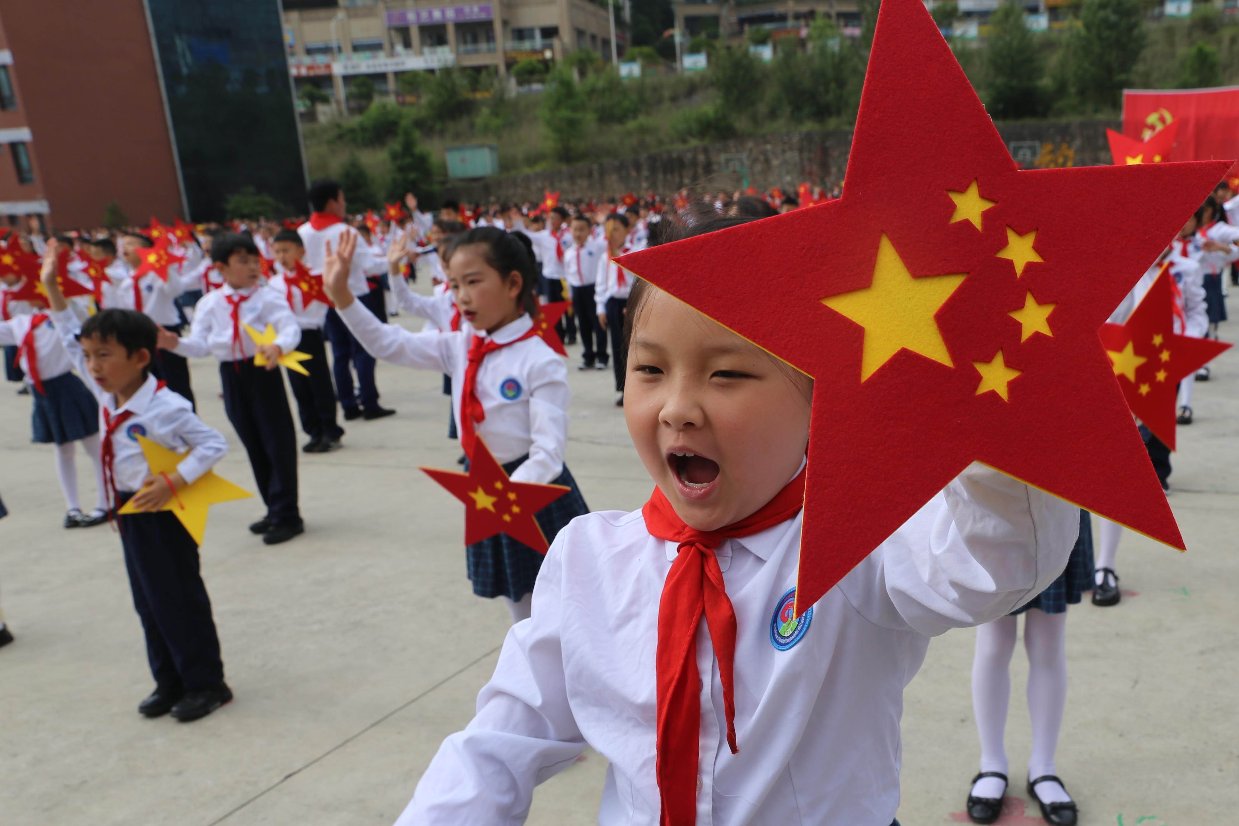 鐘山區(qū)第十五小學(xué)舉辦慶“六一”文藝匯(圖2) 鐘山區(qū)第十五小學(xué)舉辦慶“六一”文藝匯(圖2)