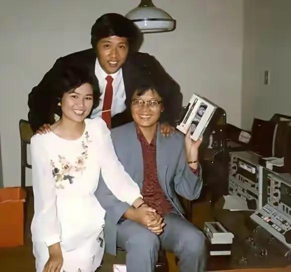 刑质斌：央视播音33年，和丈夫相守48年，搭档罗京去世后离职