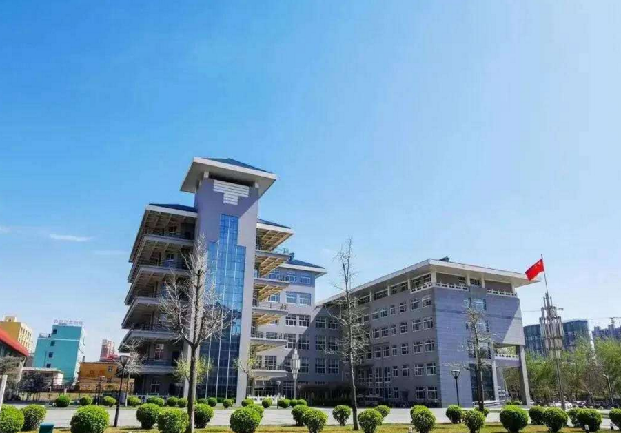 河北被“人民日报”表扬的大学，不仅实力雄厚，就业率也很不错
