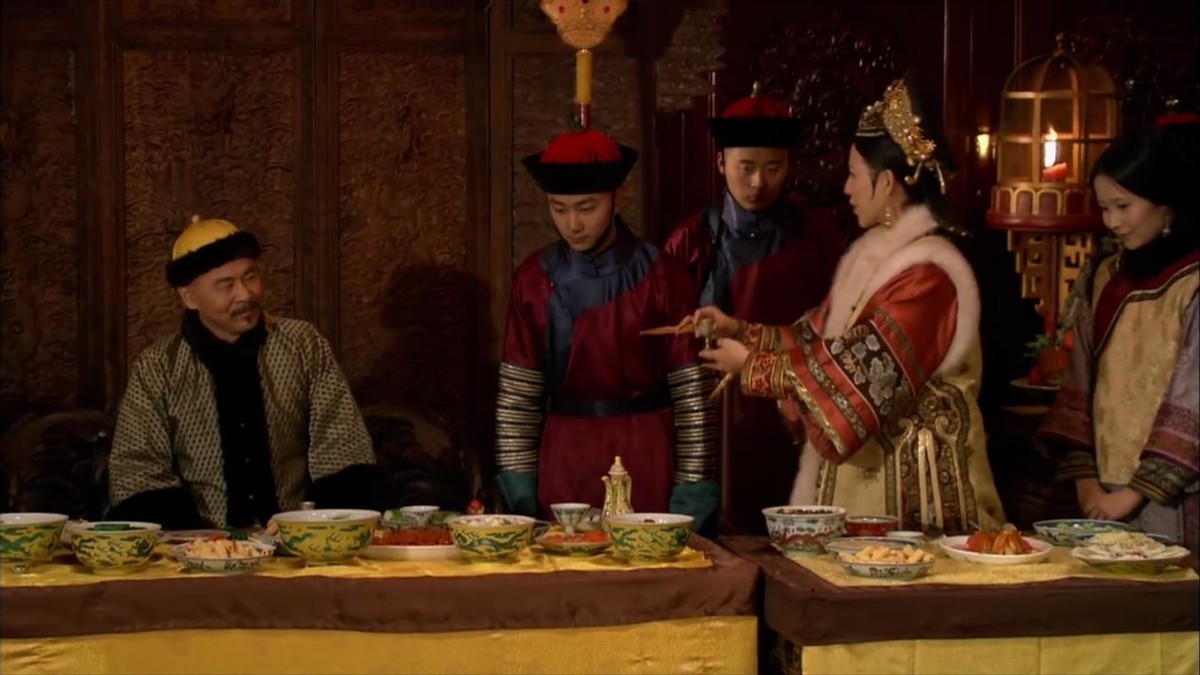 《甄嬛传》人物解析：10岁嫁人，16岁生子，雍正真的讨厌宜修么？